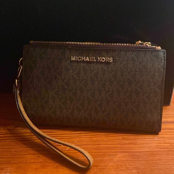 New MICHAEL KORS wristlet wallet - Picture 1 of 5